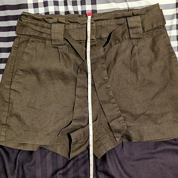 High-Rise Green Short Shorts - Picture 5 of 6